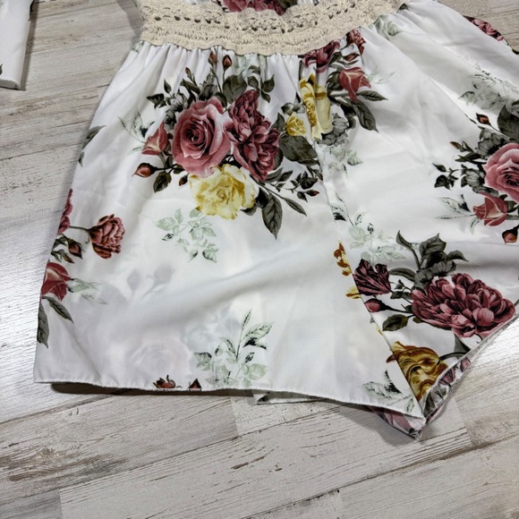 J For Justify Off Shoulder Floral Bell Sleeve Crochet Waist Romper Junior Size L - Picture 4 of 10